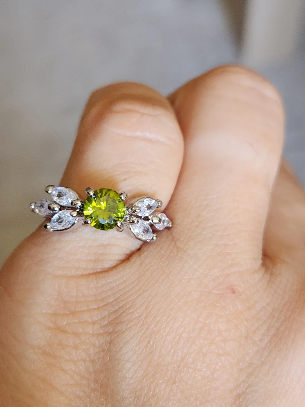 New 925 Silver Round Cut Peridot Diamond Flower Ring for Women